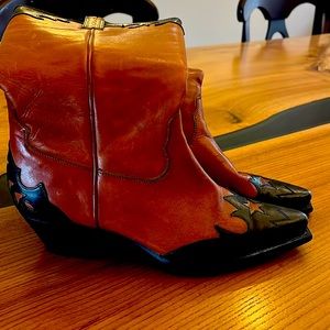 Ladies cowboy boots, brown/black, really great condition.